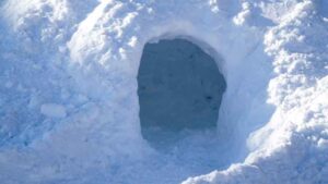Igloo,In,Front,Of,A,House,On,A,Sunny,Winter