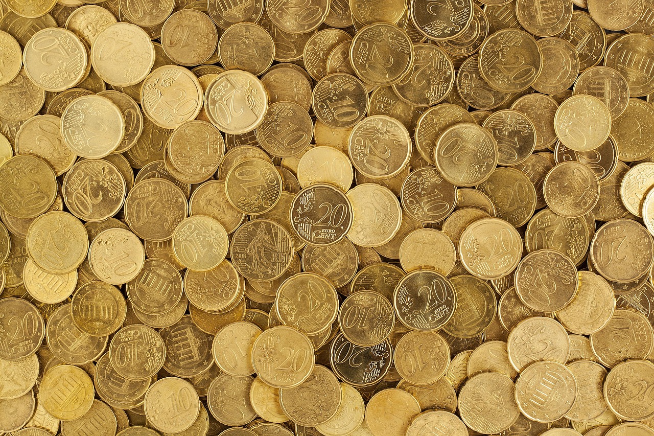 15 Pieces of Budget Survival Gear Under $25 (That Actually Work)
